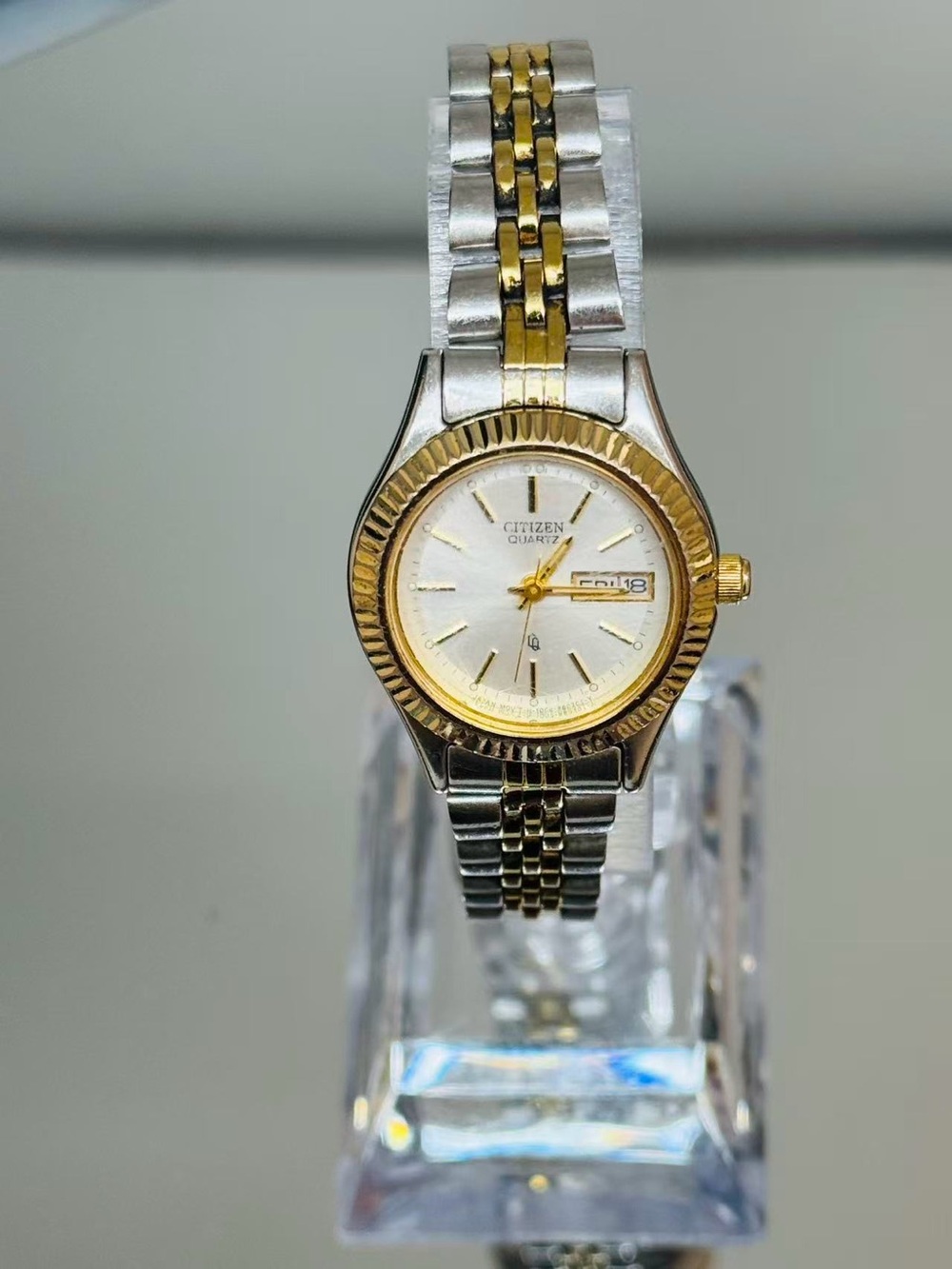 Vintage Citizen Quartz Two-Tone Women Watch Day Date 24mm Japan New Battery Runs